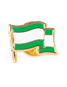 Pin esmaltado de la bandera de Andalucía ondeante, sin escudo.