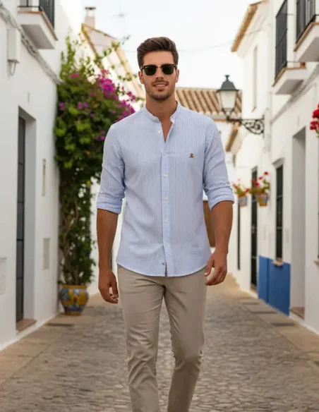 Camisa Bandera España Lino 500 rayas celeste cuello Mao y su tela fresca de lino y algodón